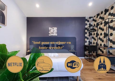 Bed, Photo of the whole room, Bedroom, internet, towels