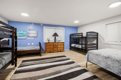 4-Bedroom Chateau in Southern Washington- Luxurious Retreat with Pond & Creek House in Washington