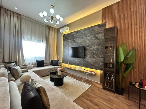 TV and multimedia, Living room, Evening entertainment