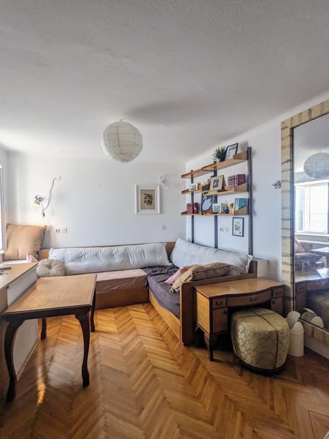 Bed, Living room, Seating area