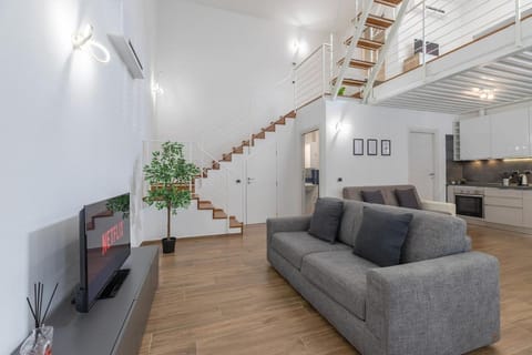 Valentini Luxury Loft-18 by train to Florence-PARKING FREE Apartment in Prato