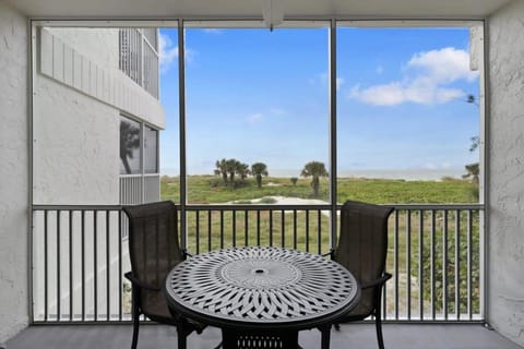 2004 Beach Villa - Captiva Two Bedroom Premier Beachfront Residence House in Sanibel Island