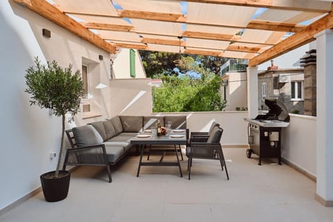 Day, BBQ facilities, View (from property/room), Balcony/Terrace, Seating area, Dining area