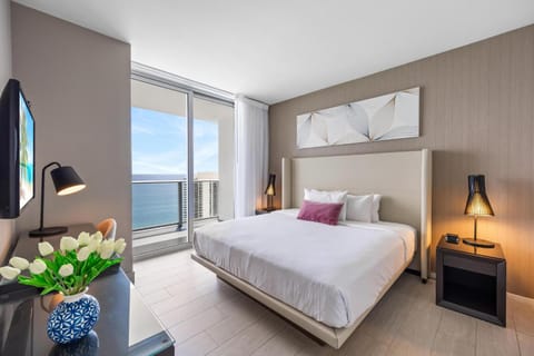 5-BR Retreat Resort & Valet Included 14 Guests House in Hollywood Beach