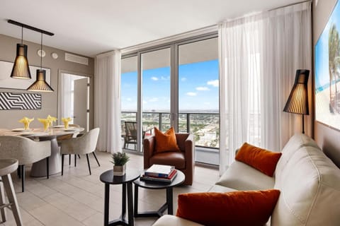 5-BR Retreat Resort & Valet Included 14 Guests House in Hollywood Beach