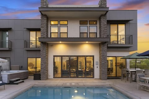 Coral Rock Vista townhouse House in Washington