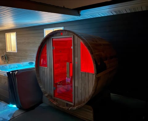 Black Hills Getaway with Hot Tub & Game Room for 18 House in North Lawrence