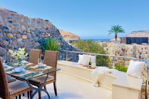 Patio, Nearby landmark, Natural landscape, View (from property/room), Balcony/Terrace, Balcony/Terrace, Living room, Seating area, Dining area, Mountain view, Sea view