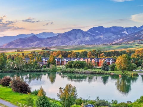 Pagoda Peaks - Modern Luxury Near Bozeman Beach House in Bozeman