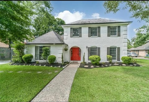 Home with pool! Enjoy savings of 20-30 percent off today! House in Cypress