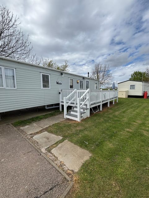 Property building, Spring, Day, Garden, Garden view