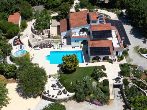 Property building, Bird's eye view, Swimming pool