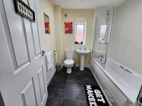 Shower, Bathroom, Bath, towels