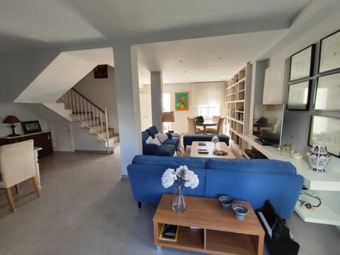 Living room, Seating area