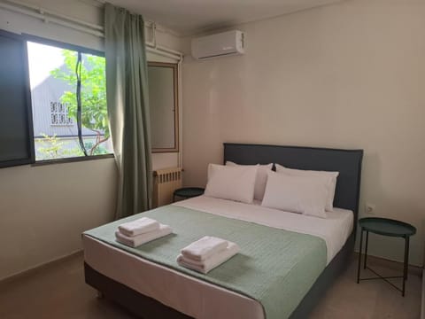 Bed, Photo of the whole room, Bedroom, air conditioner