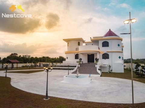Property building, Day, Natural landscape, Landmark view