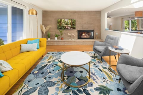 TV and multimedia, Living room, Seating area