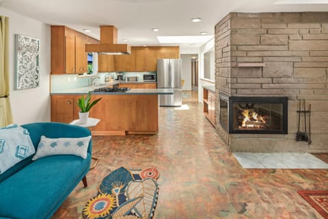 Kitchen or kitchenette, Seating area