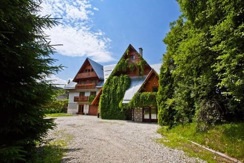 Property building, Spring, Day, Natural landscape, Garden, Garden view