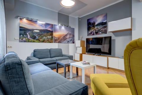 TV and multimedia, Living room, Seating area