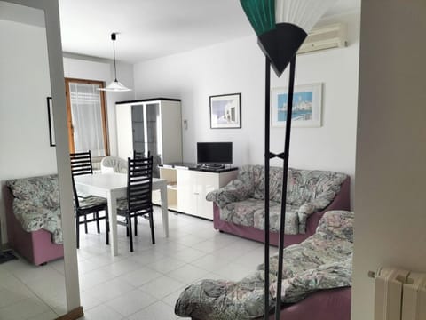 S355 - Sirolo, ampio trilocale con terrazzo e posto auto Apartment in Sirolo