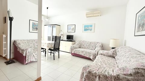 S355 - Sirolo, ampio trilocale con terrazzo e posto auto Apartment in Sirolo