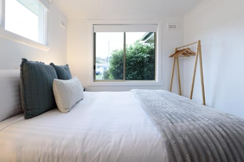 Tidy & Comfortable 2-Bed Home with Study – Close to Town House in Ulverstone