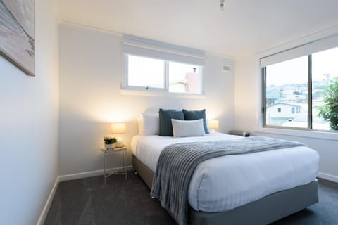 Tidy & Comfortable 2-Bed Home with Study – Close to Town House in Ulverstone