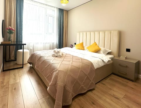 Bed, Bedroom, towels