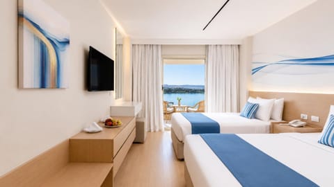Photo of the whole room, River view