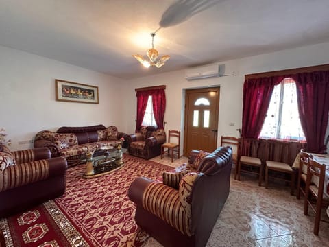 Bed, Living room, Photo of the whole room, Seating area, Bedroom