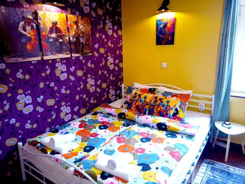 Bed, Photo of the whole room, Decorative detail, Bedroom