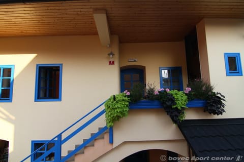 Property building, Facade/entrance