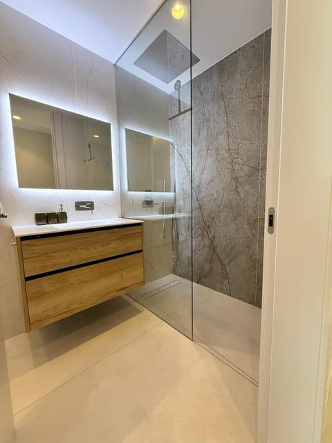 Luxury Beachfront Villa with Private Pool by Leo Apartments Villa in Benidorm