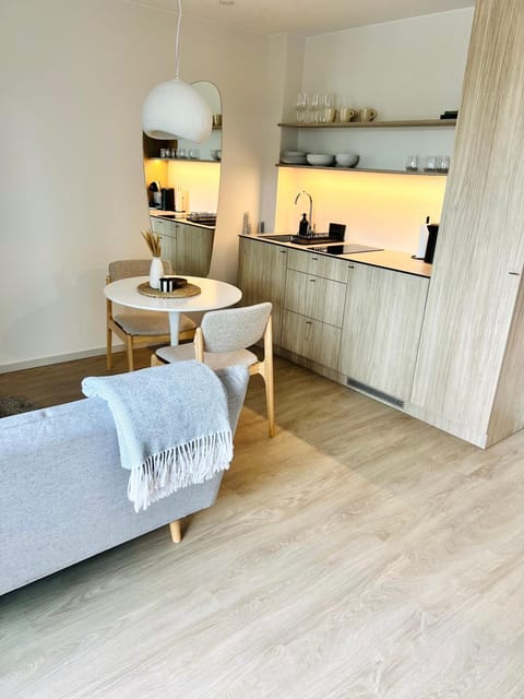 Kitchen or kitchenette, Living room, Seating area, Dining area