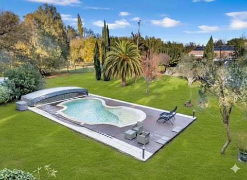 Spring, Day, Natural landscape, Garden, Garden view, Swimming pool, sunbed