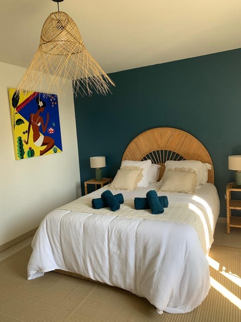 Bedroom, cot