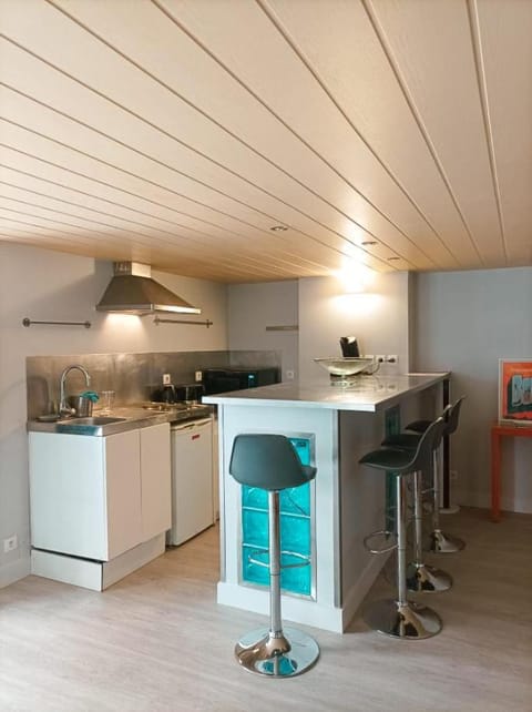 Kitchen or kitchenette, Dining area, pet friendly, stove
