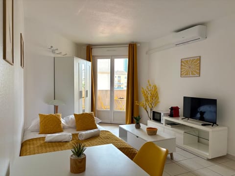 Communal lounge/ TV room, Bed, Balcony/Terrace, Seating area, Dining area