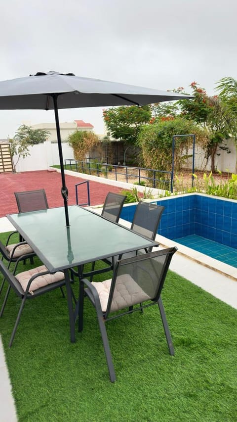 Garden, Seating area, Swimming pool
