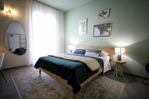 Bed, Photo of the whole room
