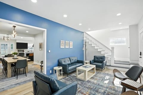 Campus To Dunes Escape - 2 King Beds - Game Area House in Valparaiso