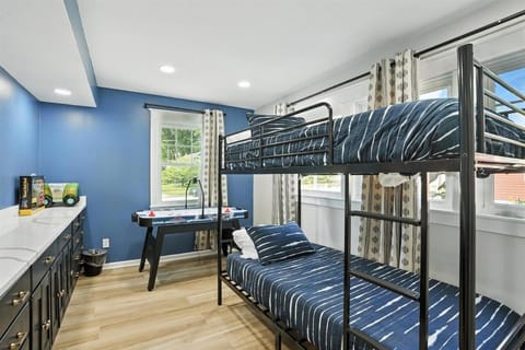 Campus To Dunes Escape - 2 King Beds - Game Area House in Valparaiso