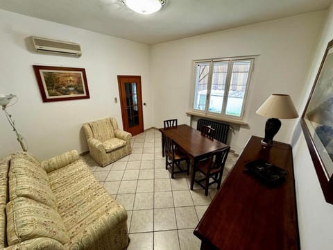 Living room, Seating area, Dining area, air conditioner