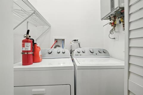 Beacons' Nest, Valpo U, Downtown & Dunes House in Valparaiso