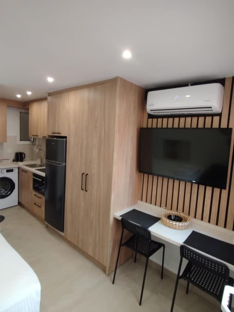 TV and multimedia, Kitchen or kitchenette, Photo of the whole room, oven