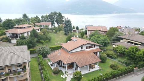 Property building, Day, Neighbourhood, Bird's eye view, Garden, Garden view, Lake view, Mountain view, Street view