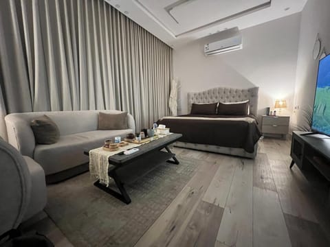 Communal lounge/ TV room, Living room, Seating area