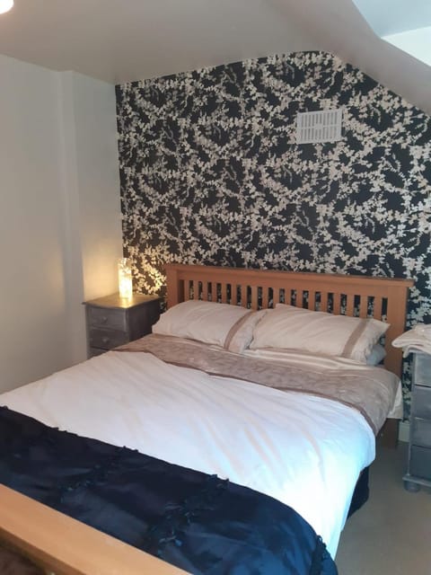 mature 4 bedroom home with relaxing garden and wonderful views House in Wicklow, Co. Wicklow, Ireland