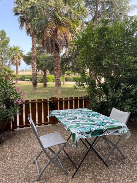 Patio, Day, Garden, Dining area, Garden view